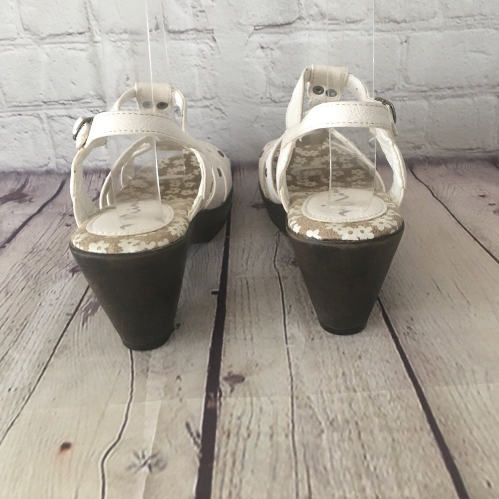 Nina Kids Girls WHITE Strappy Sandals Size 5M - Picture 4 of 11